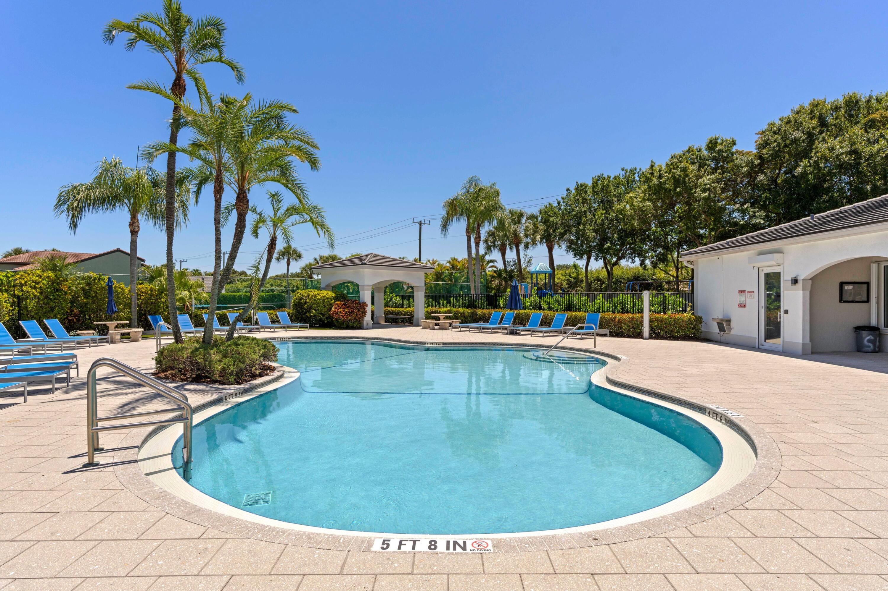 SYMPHONY BAY - Residential