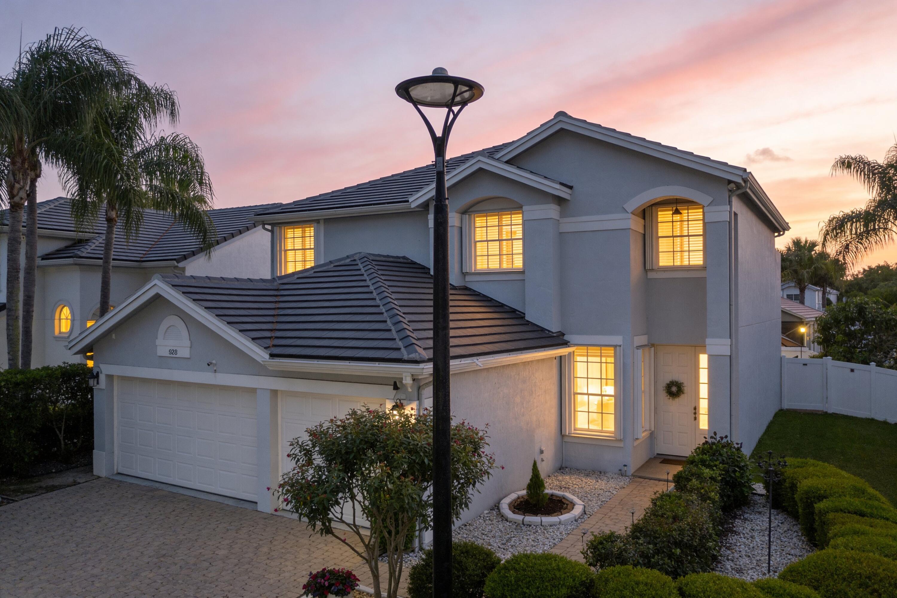 SYMPHONY BAY - Residential