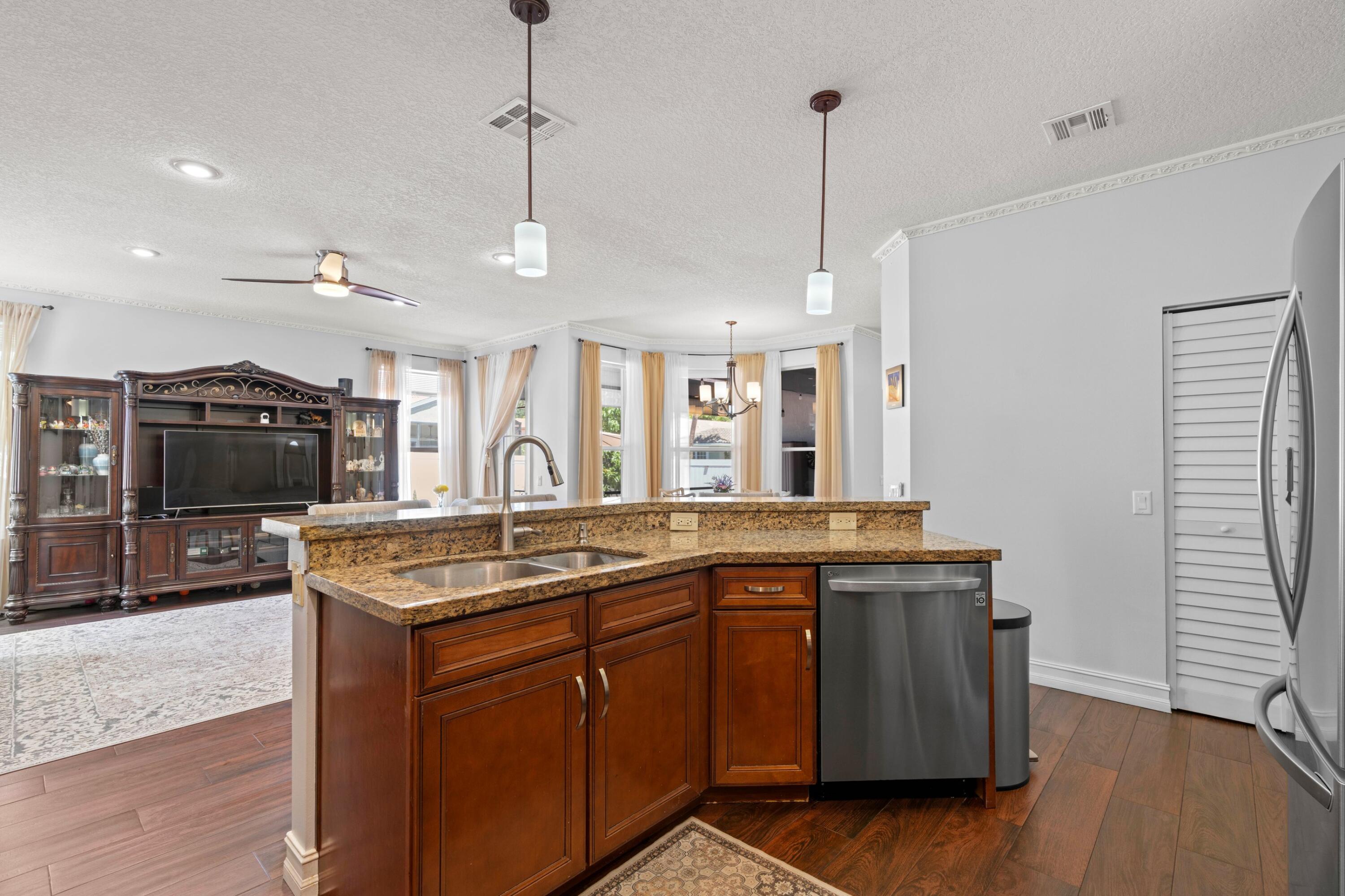 SYMPHONY BAY - Residential