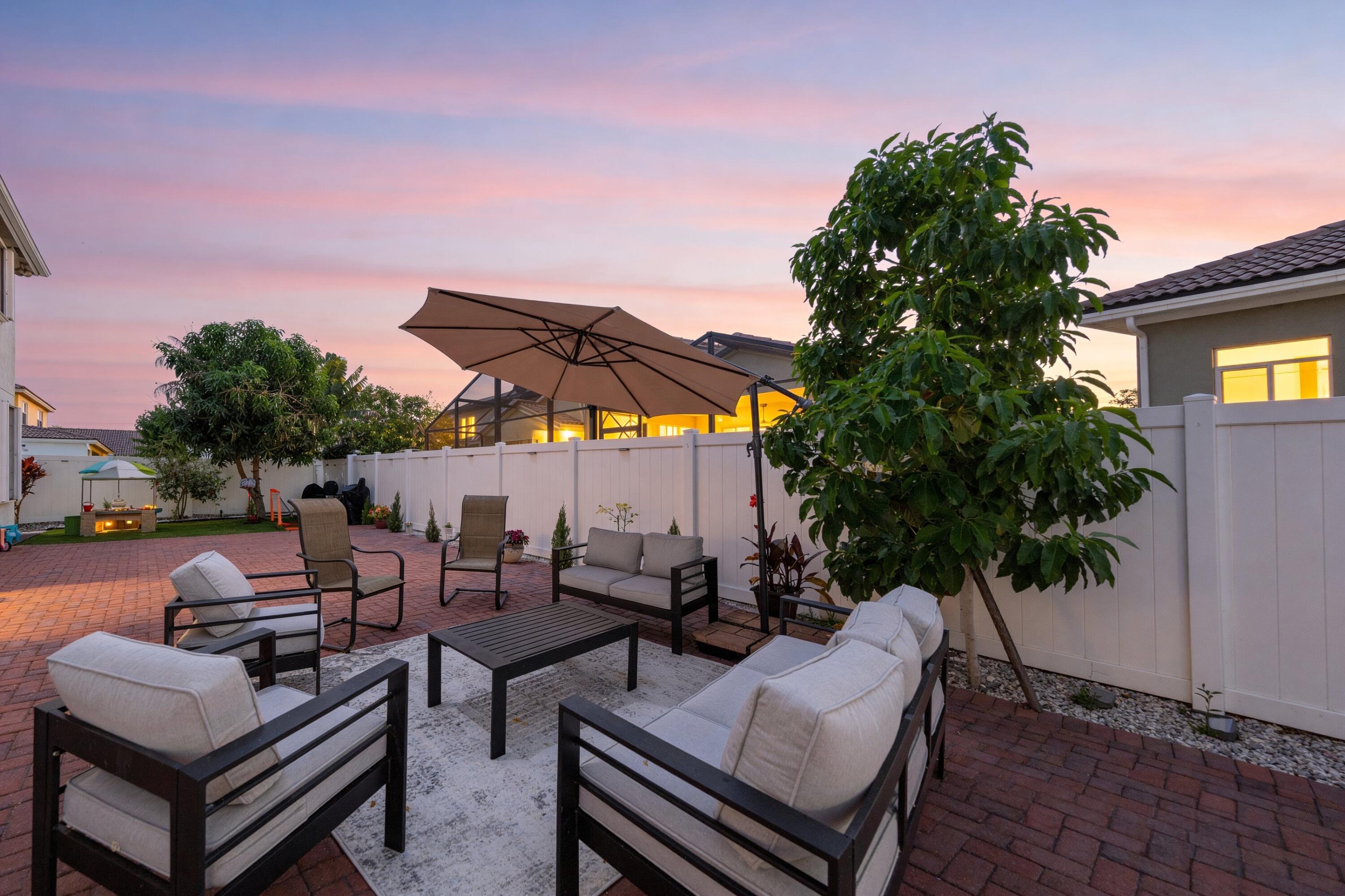 SYMPHONY BAY - Residential