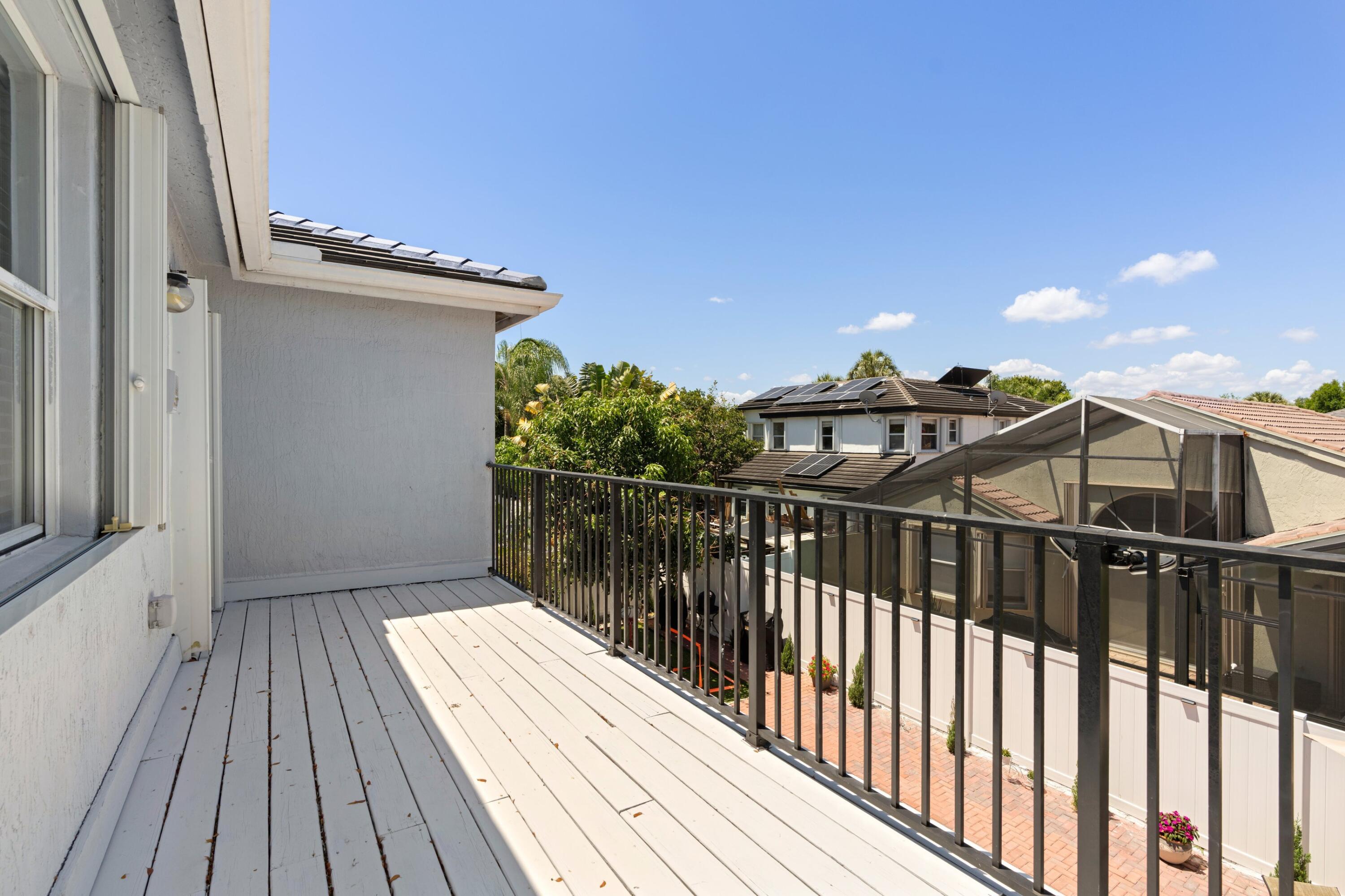 SYMPHONY BAY - Residential