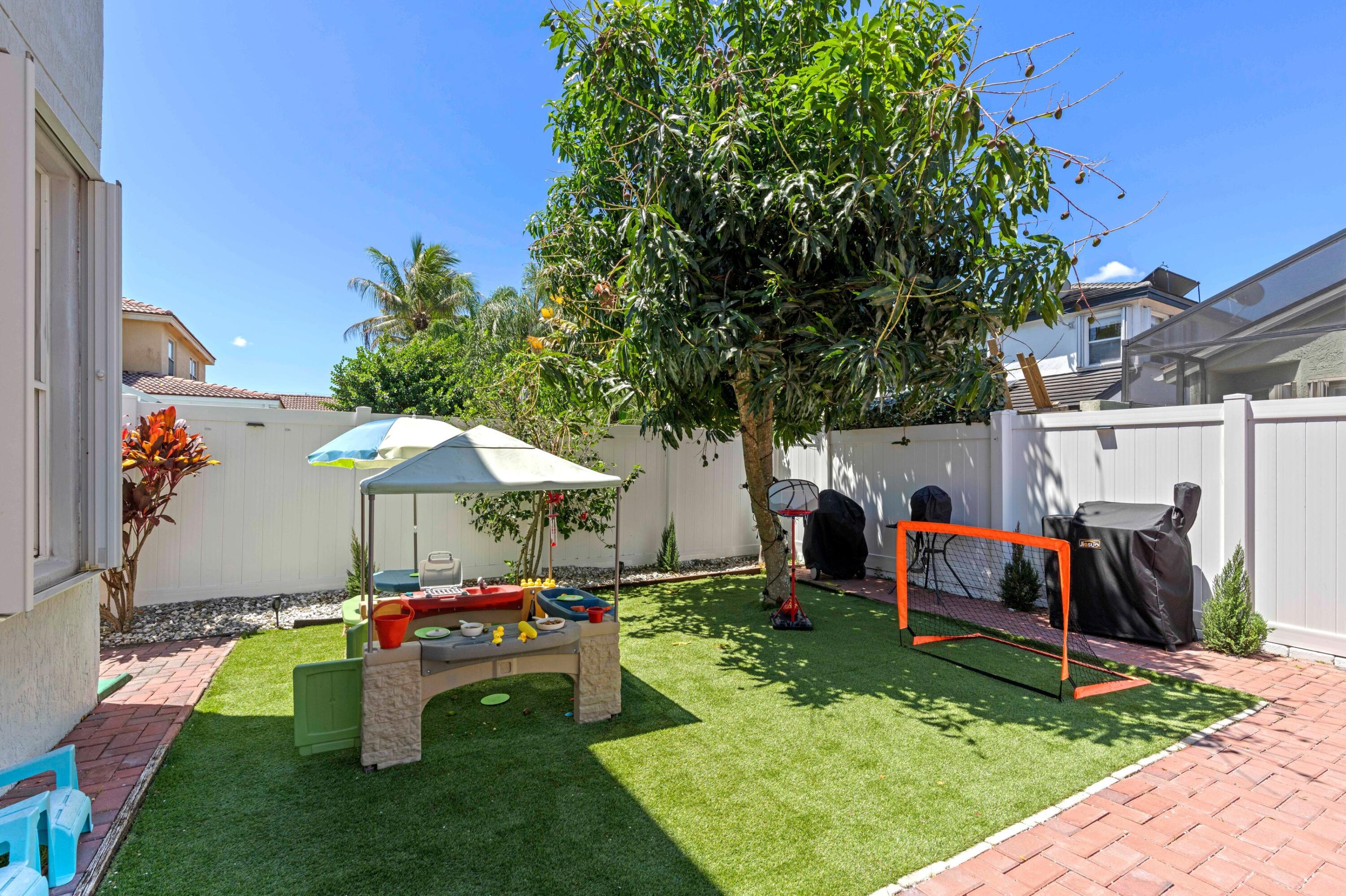 SYMPHONY BAY - Residential