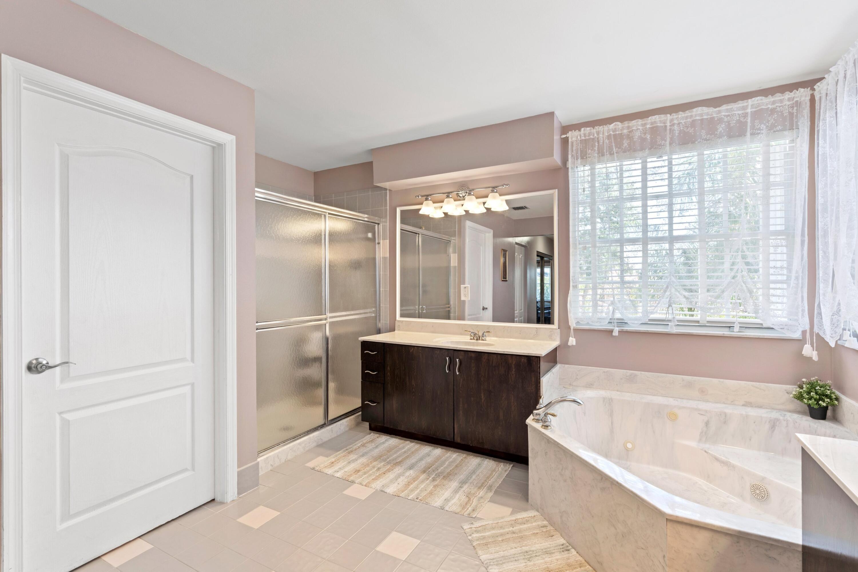 SYMPHONY BAY - Residential