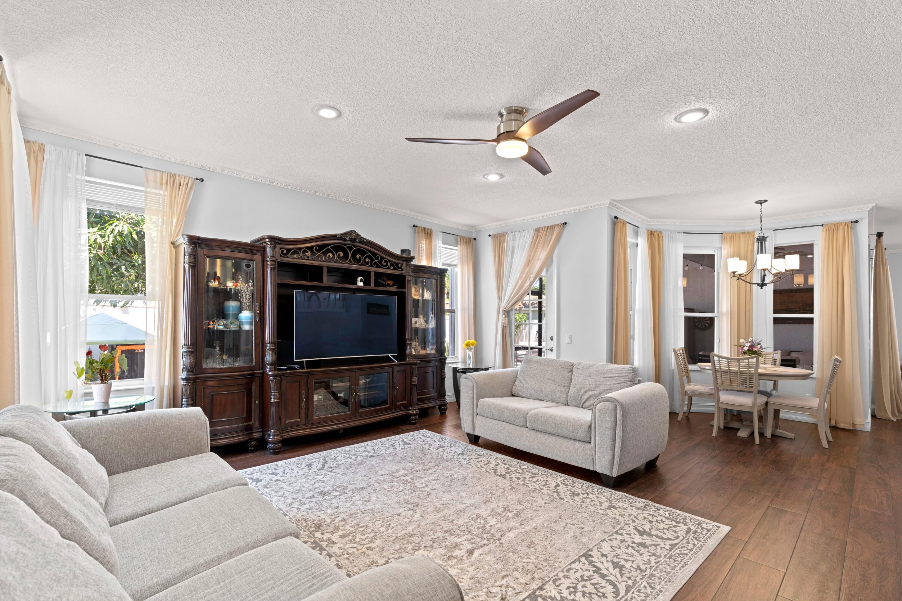 SYMPHONY BAY - Residential