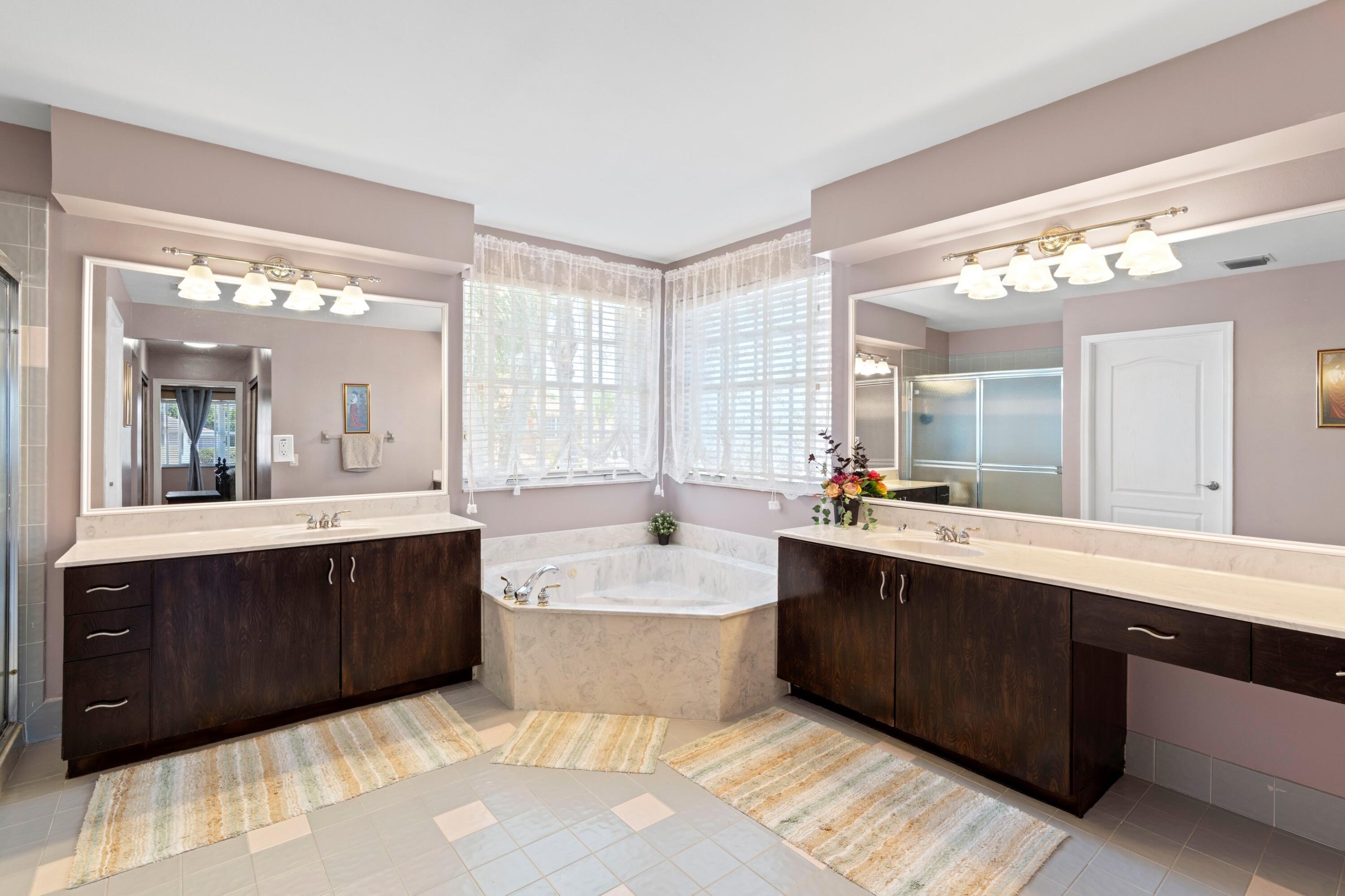 SYMPHONY BAY - Residential