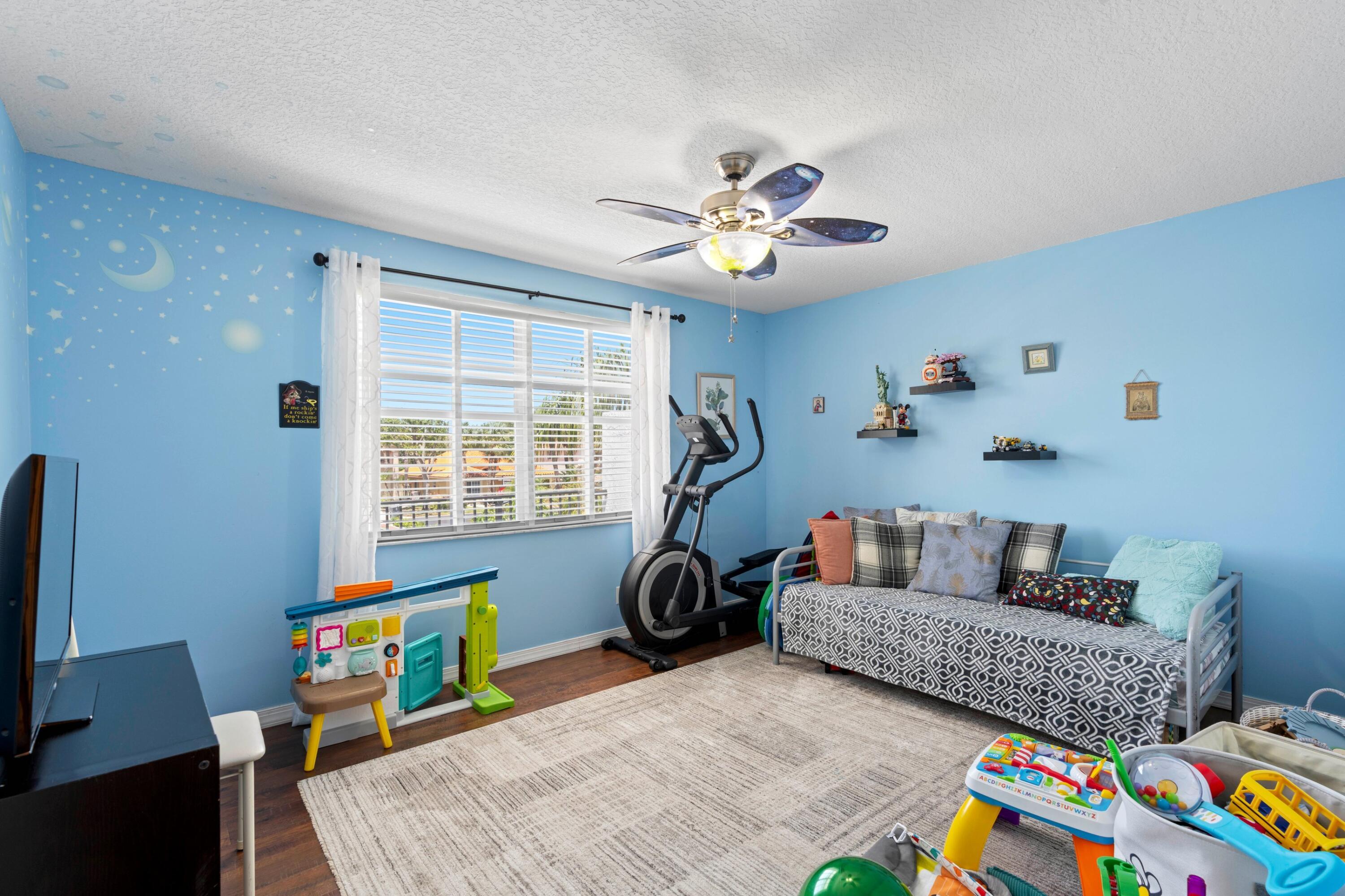 SYMPHONY BAY - Residential