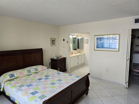 Condominium in Pembroke Pines FL 1100 Colony Point Cir Cir 27.jpg