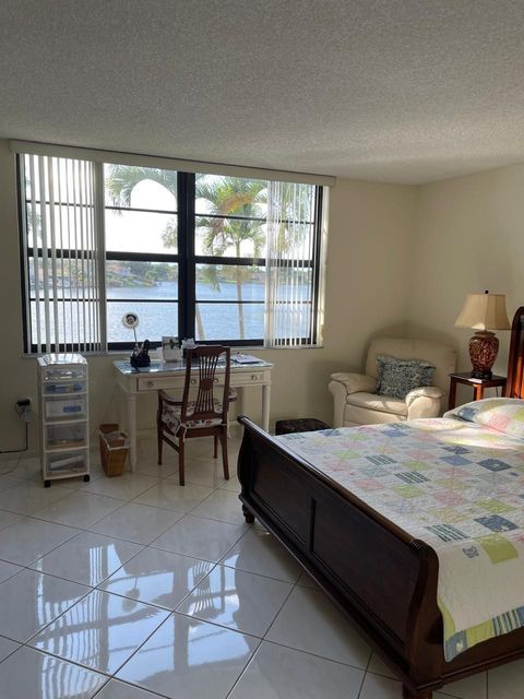 Condominium in Pembroke Pines FL 1100 Colony Point Cir Cir 26.jpg