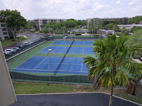 Condominium in Pembroke Pines FL 1100 Colony Point Cir Cir 40.jpg