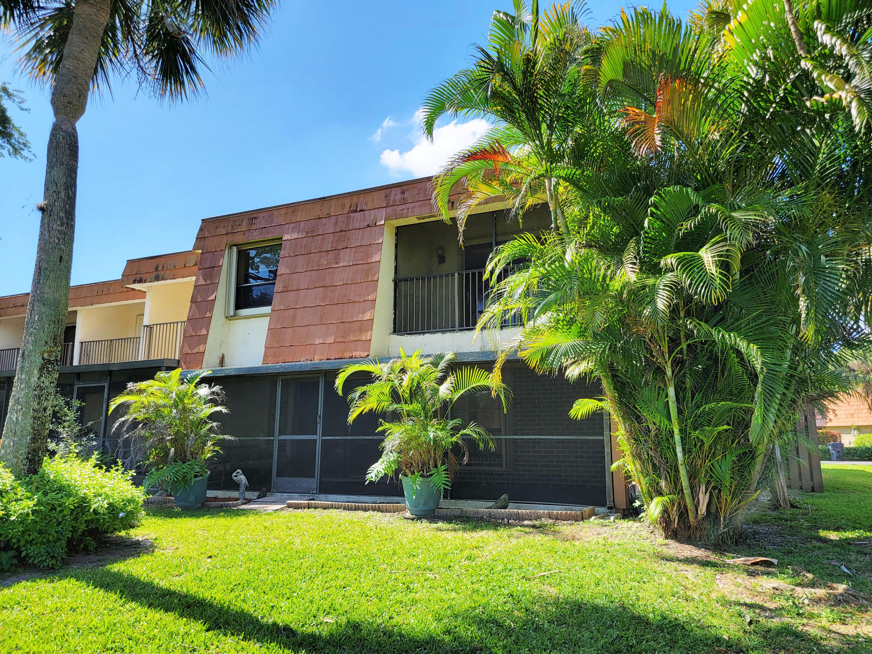 8321 S Coral Circle
