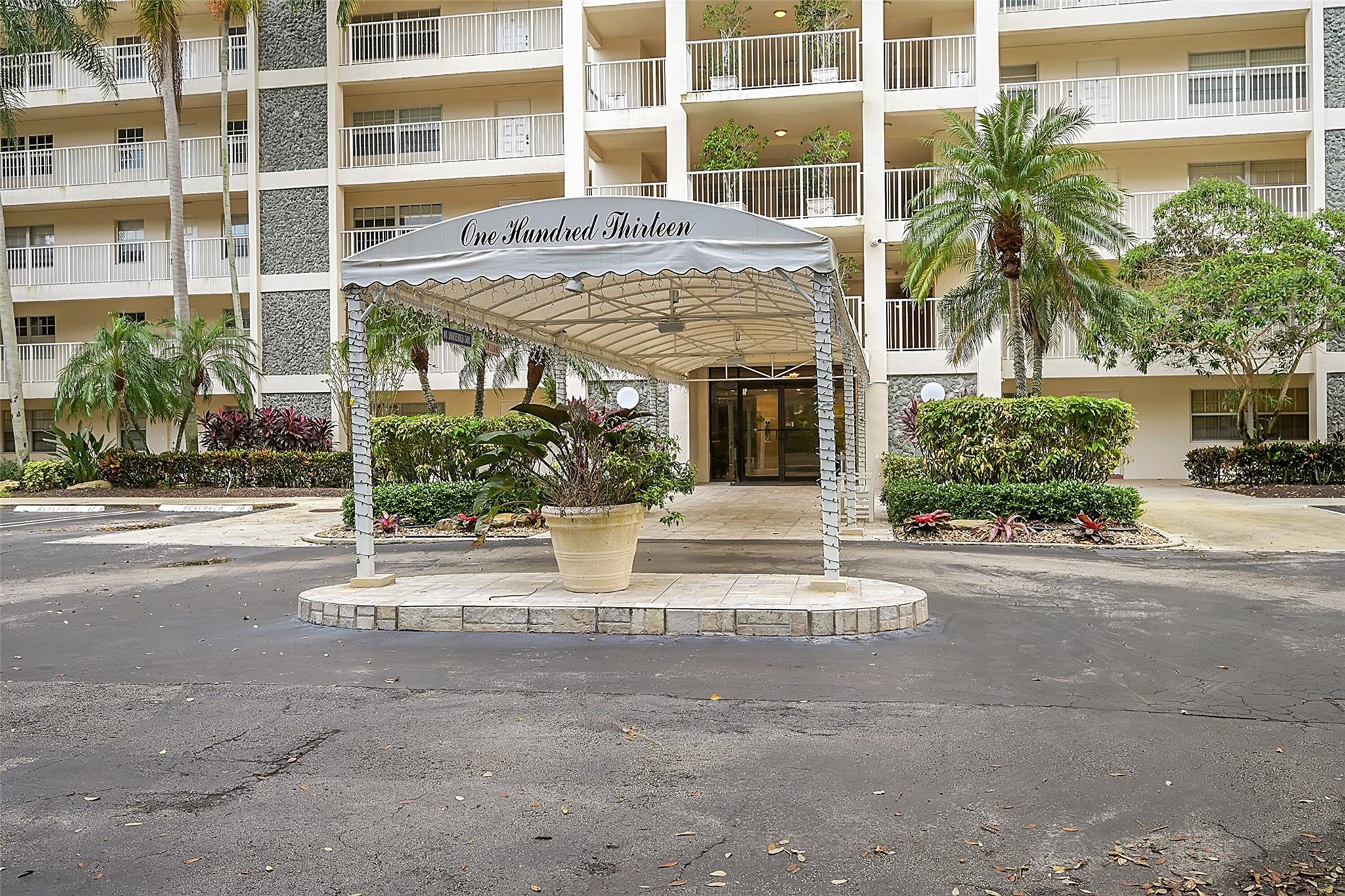3520 Oaks Way 806