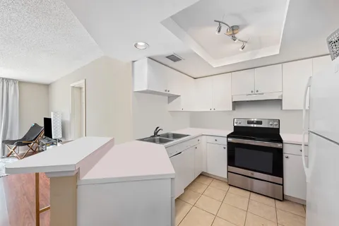 2005 SE 10th Ave, Fort Lauderdale, FL MLS: F10503204