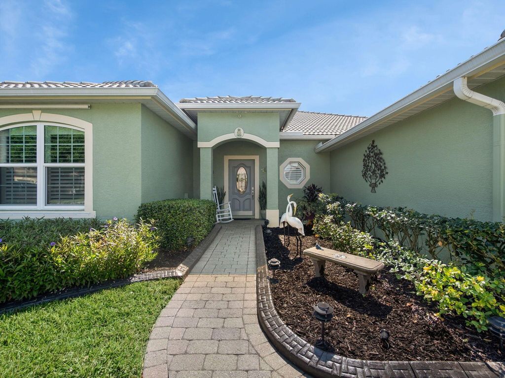 Photo of 529 NW Waverly Circle, Port Saint Lucie, FL 34983 (MLS # R11076206)