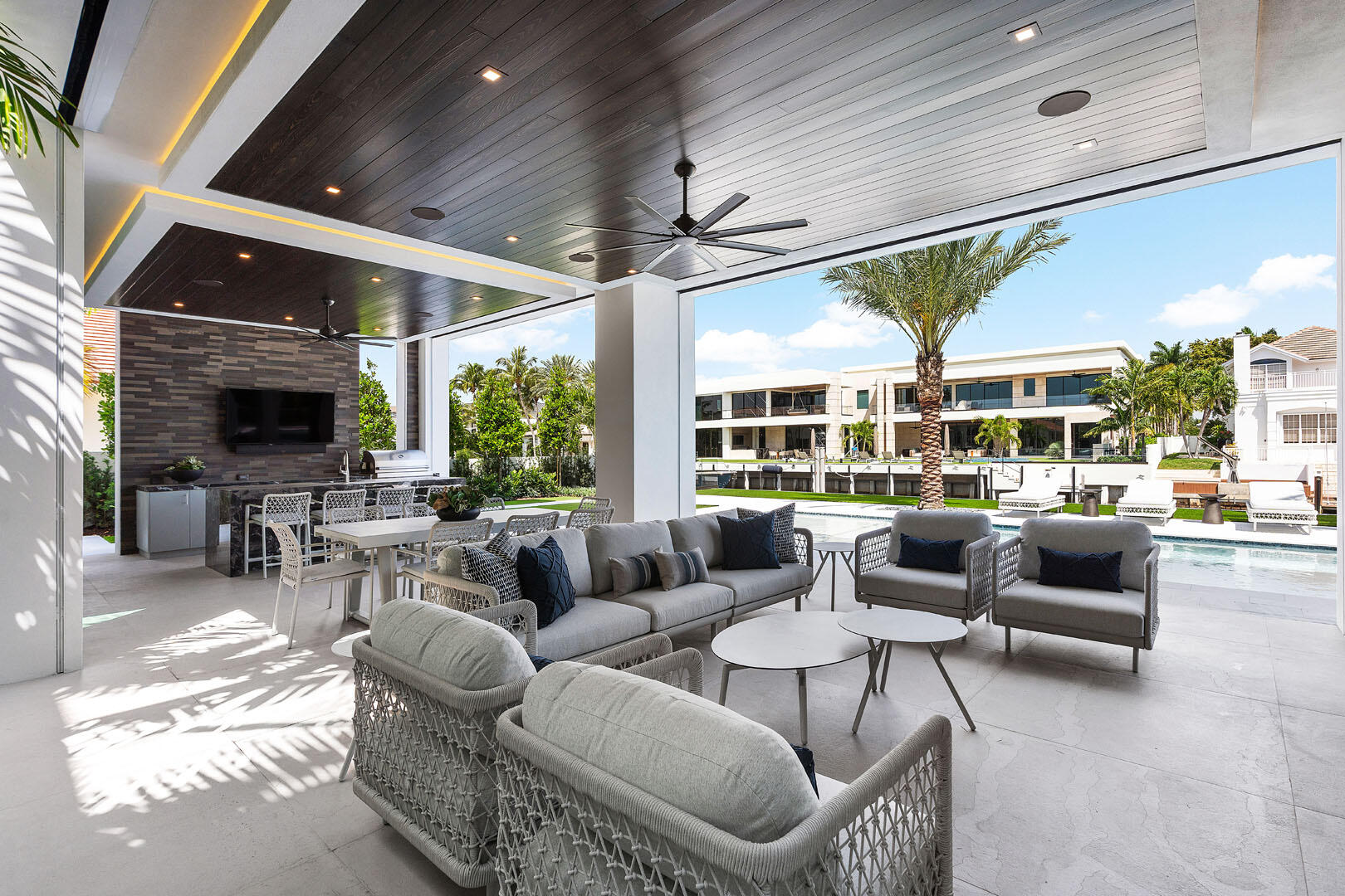 ROYAL PALM YACHT & COUNTR - Residential