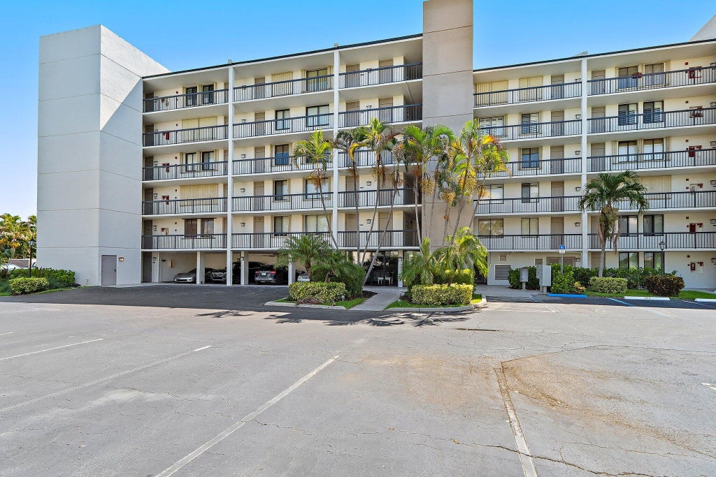 Photo of 1605 S Us Highway 1 #M3-404, Jupiter, FL 33477 (MLS # B26066539)