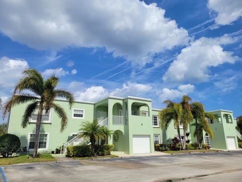 2185 SE Wild Meadow Circle Port St Lucie FL 34952