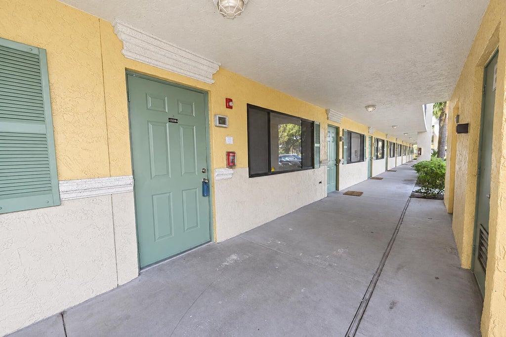 Photo of 1509 Meadows Circle W, Boynton Beach, FL 33436 (MLS # B26081589)