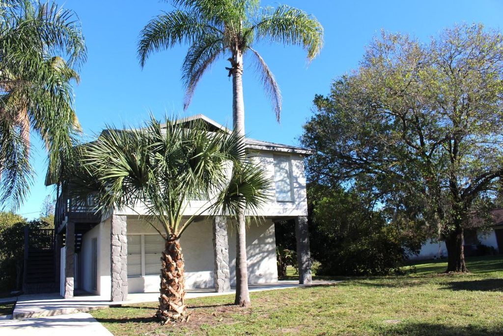 Photo of 4916 Silver Oak Drive, Fort Pierce, FL 34982 (MLS # R10945831)