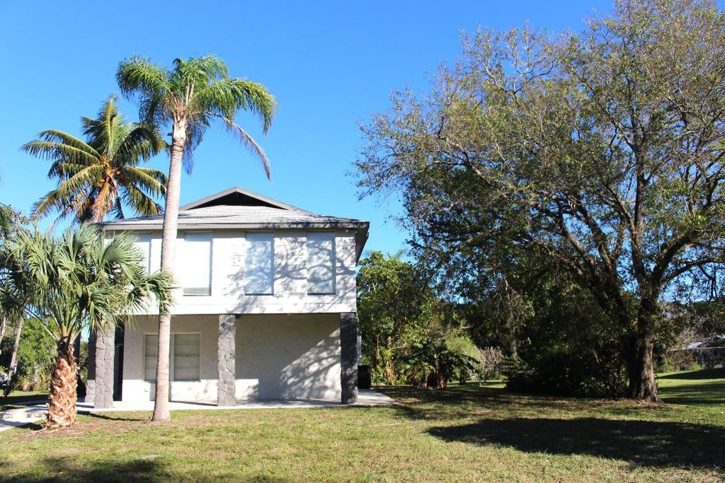 Photo of 4916 Silver Oak Drive, Fort Pierce, FL 34982 (MLS # R10945831)