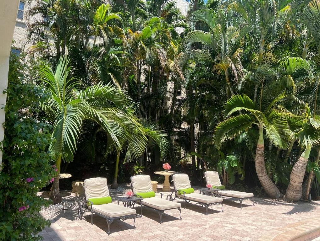 PALM BEACH HOTEL CONDO - Residential