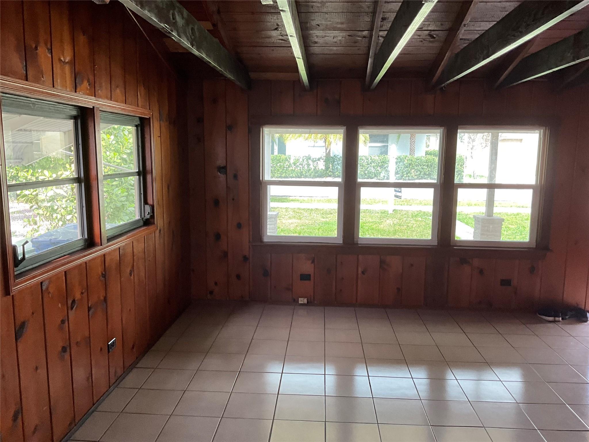 Middle River Plaza 9-52 B - Residential