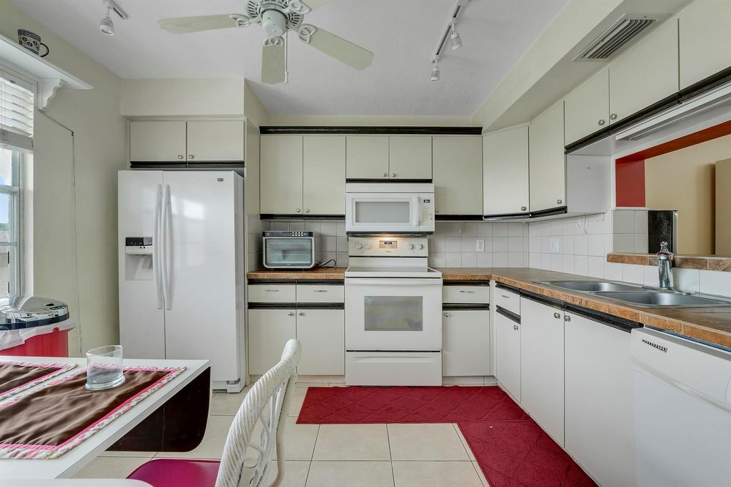 Photo of 3305 Aruba Way #K4, Coconut Creek, FL 33066 (MLS # R11118380)