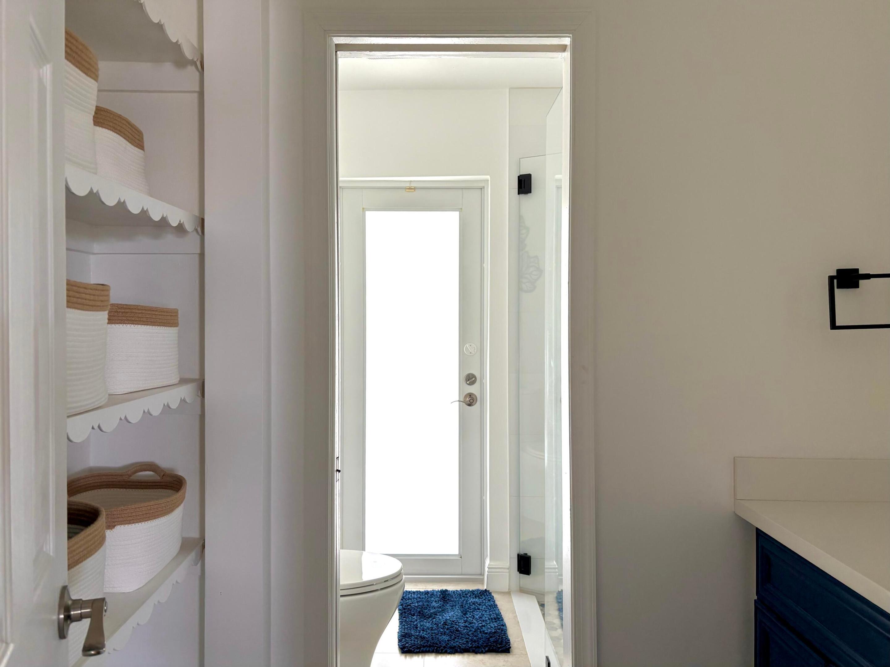 HOLLYWOOD HILLS - Residential