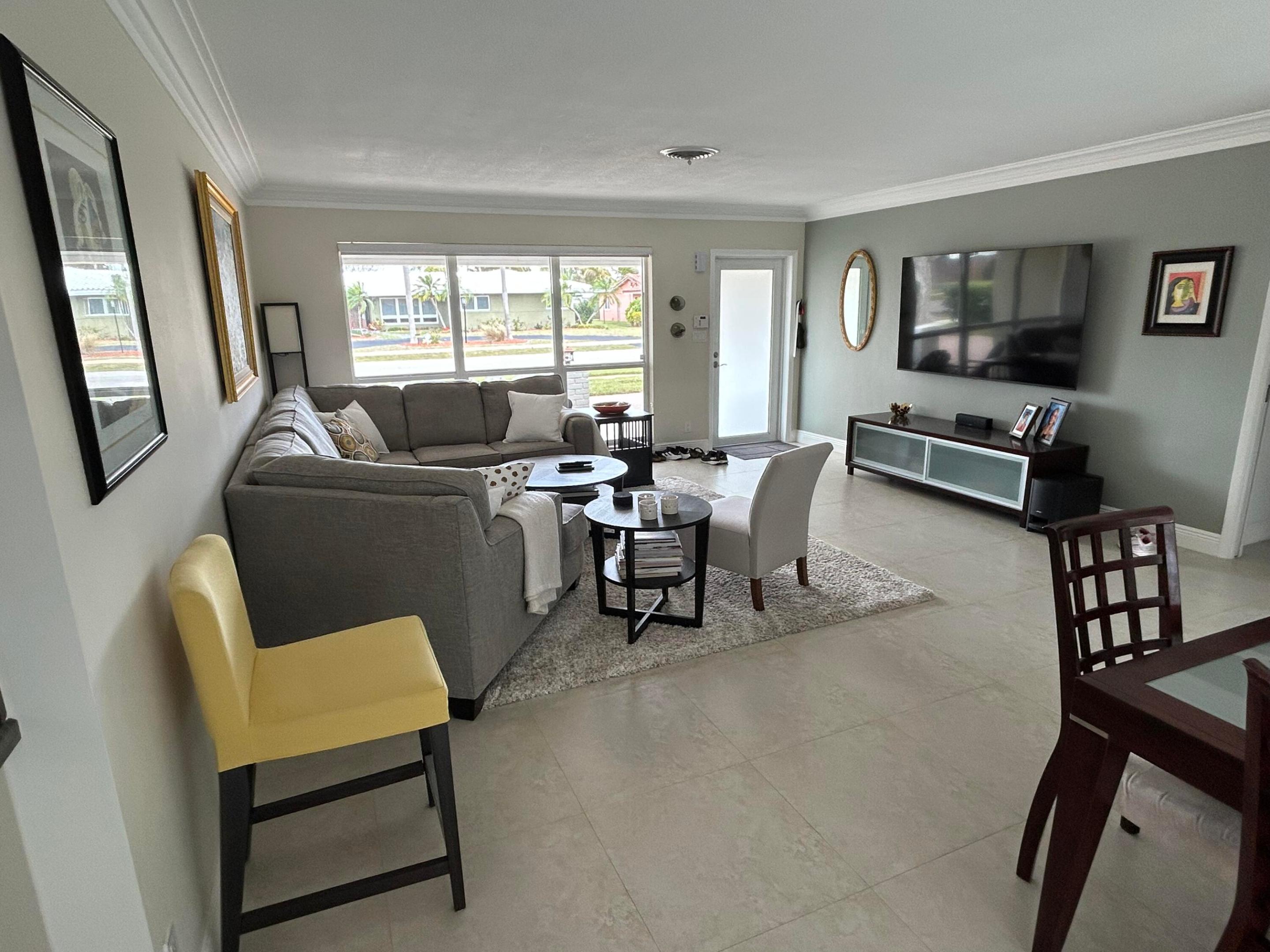 HOLLYWOOD HILLS - Residential