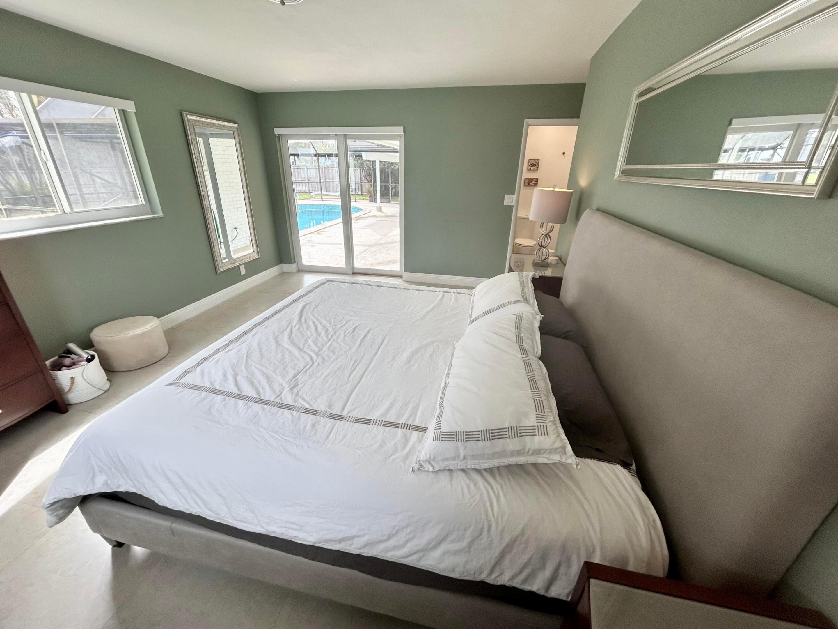 HOLLYWOOD HILLS - Residential