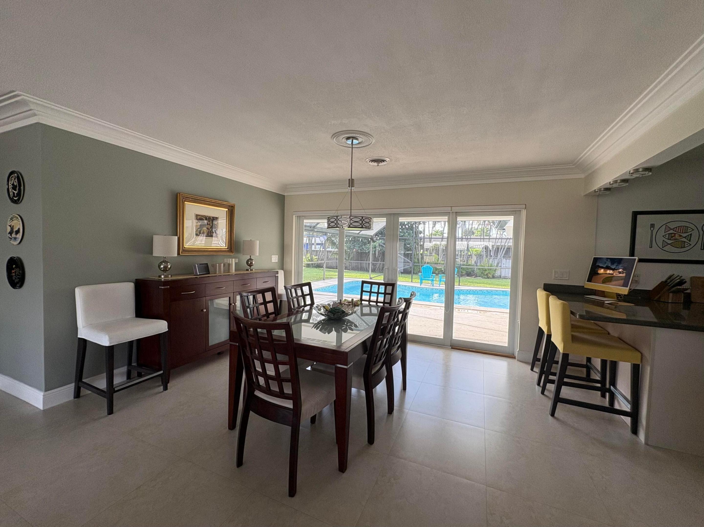 HOLLYWOOD HILLS - Residential