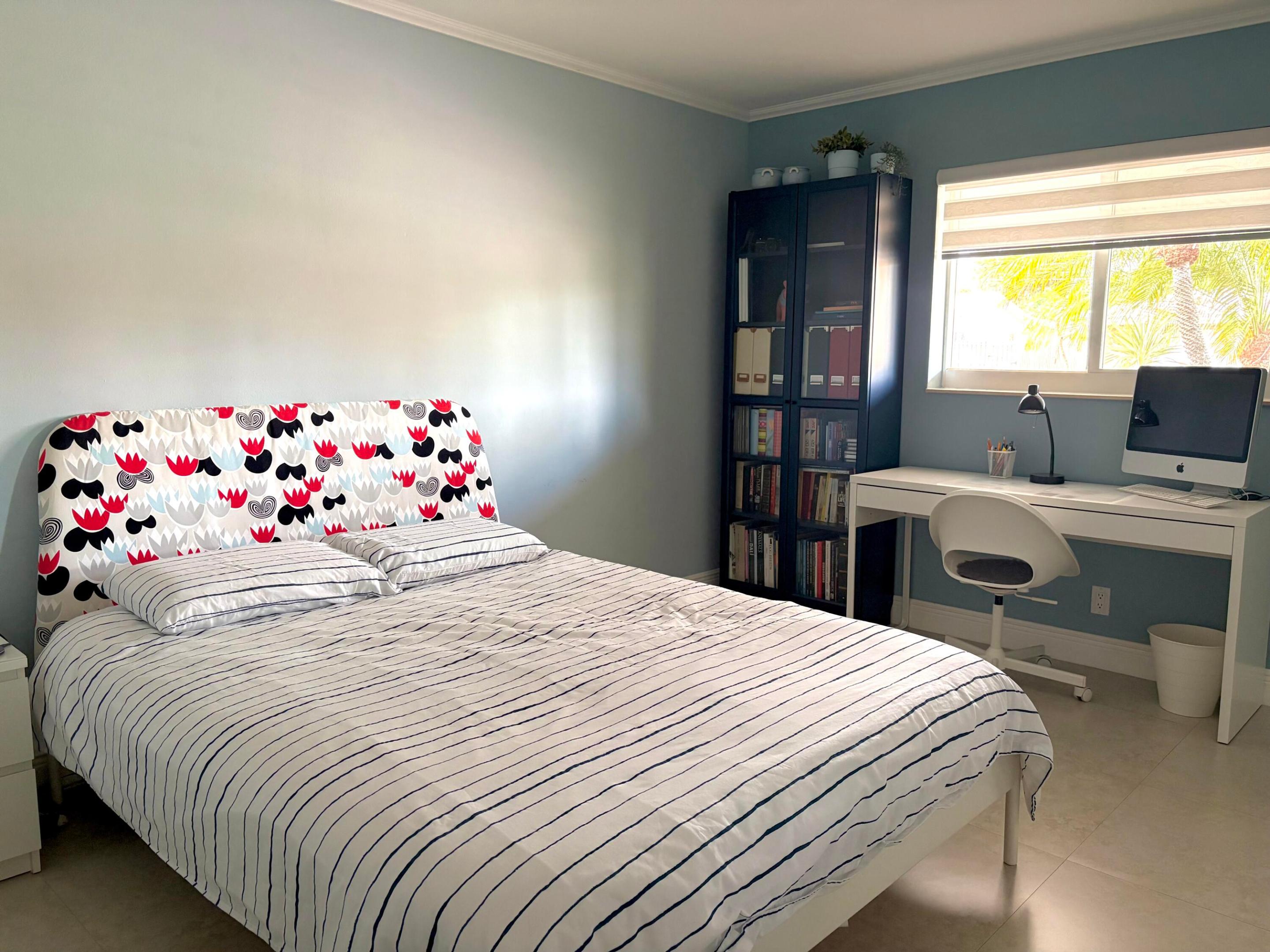 HOLLYWOOD HILLS - Residential