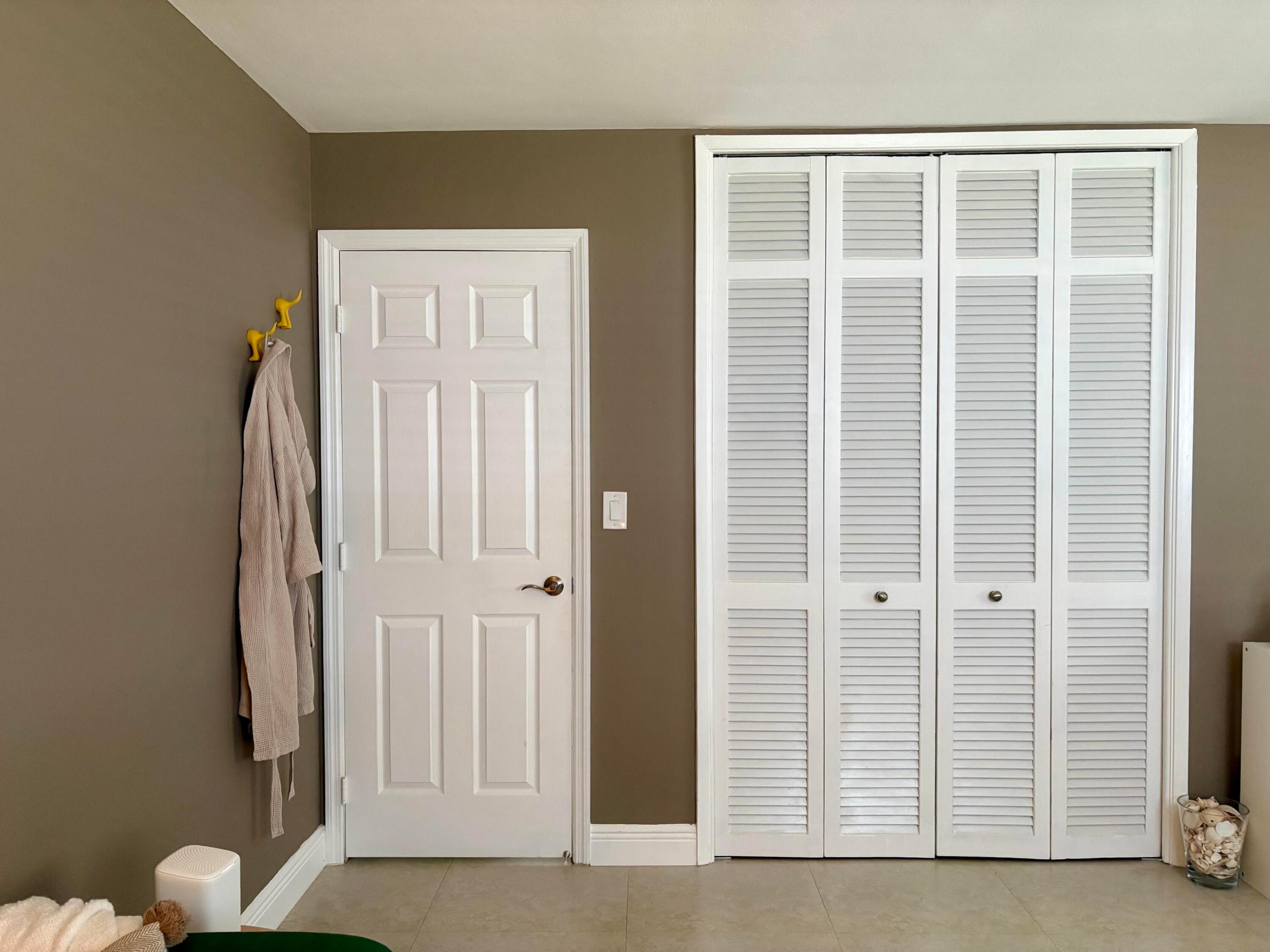 HOLLYWOOD HILLS - Residential