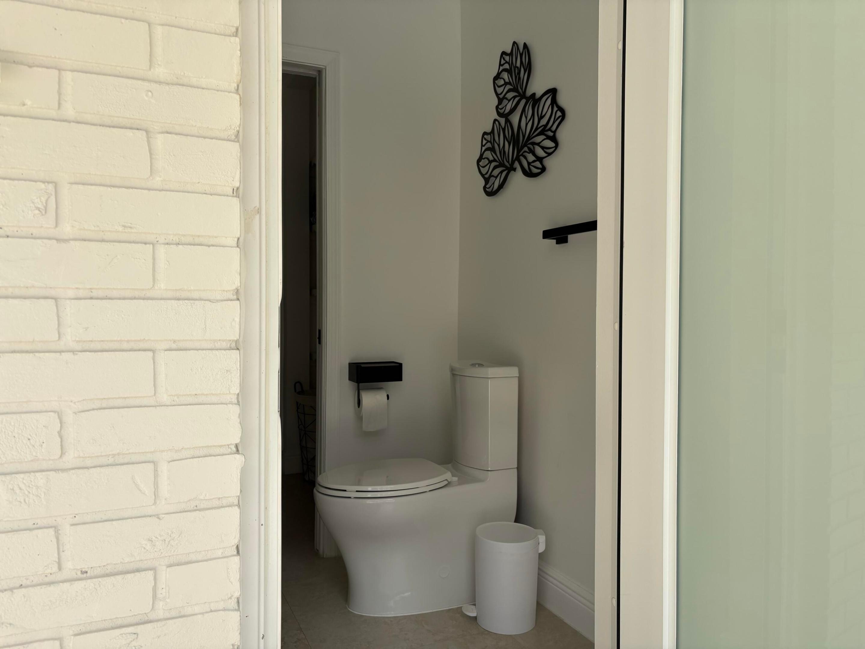 HOLLYWOOD HILLS - Residential