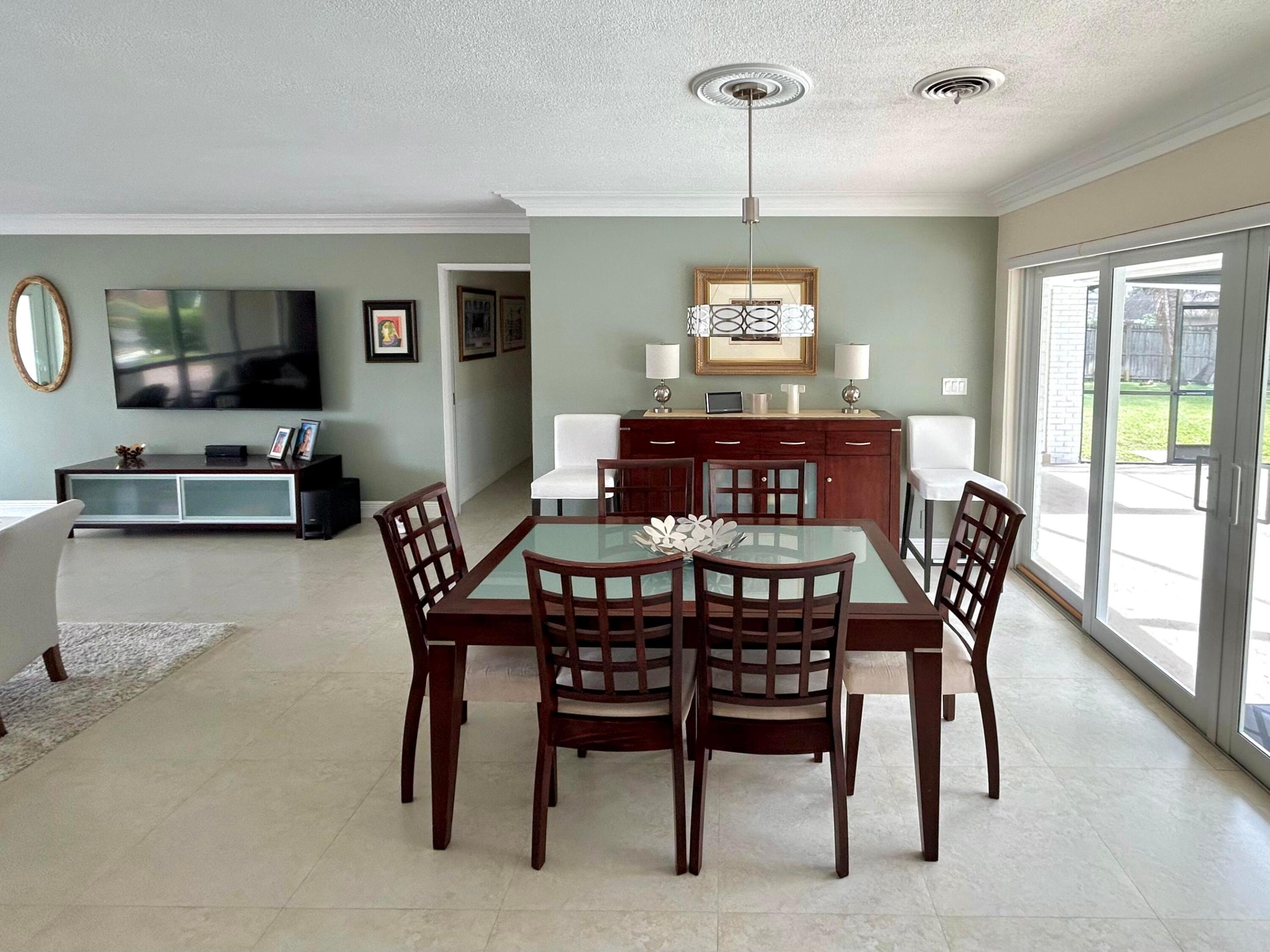 HOLLYWOOD HILLS - Residential