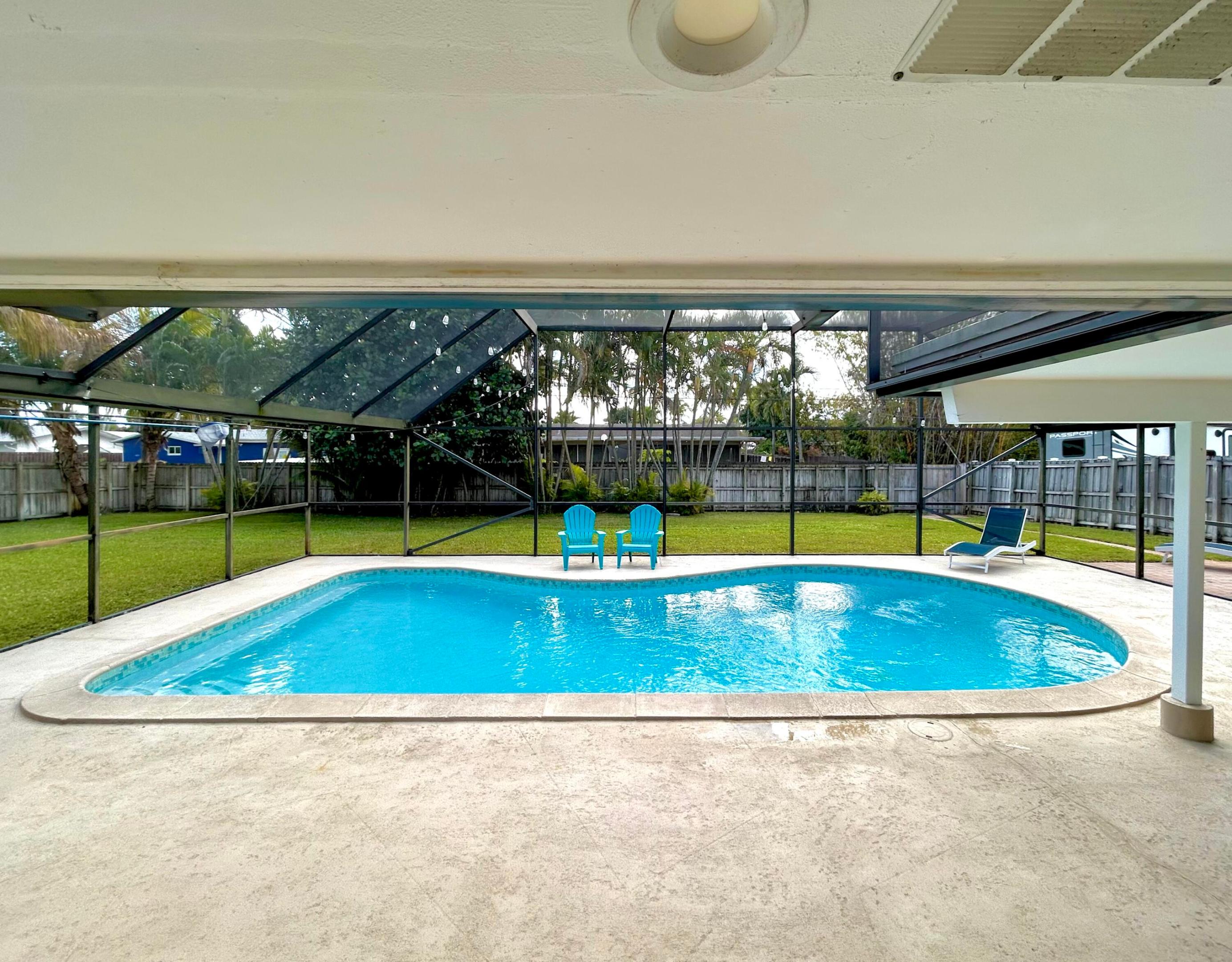 HOLLYWOOD HILLS - Residential