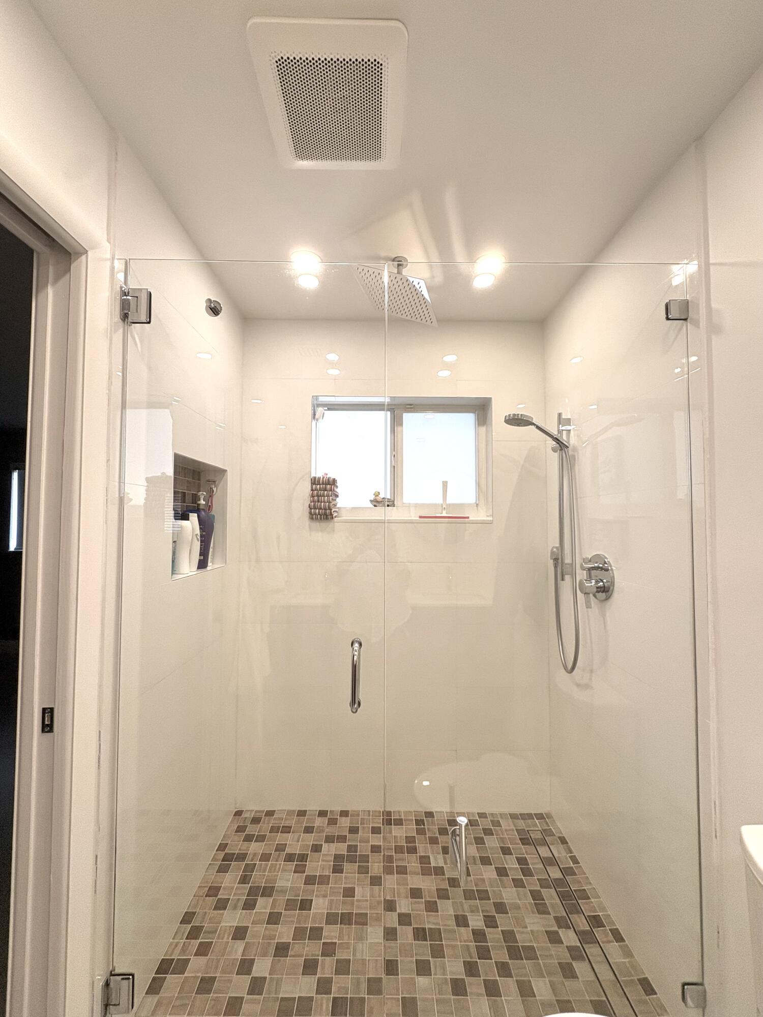 HOLLYWOOD HILLS - Residential