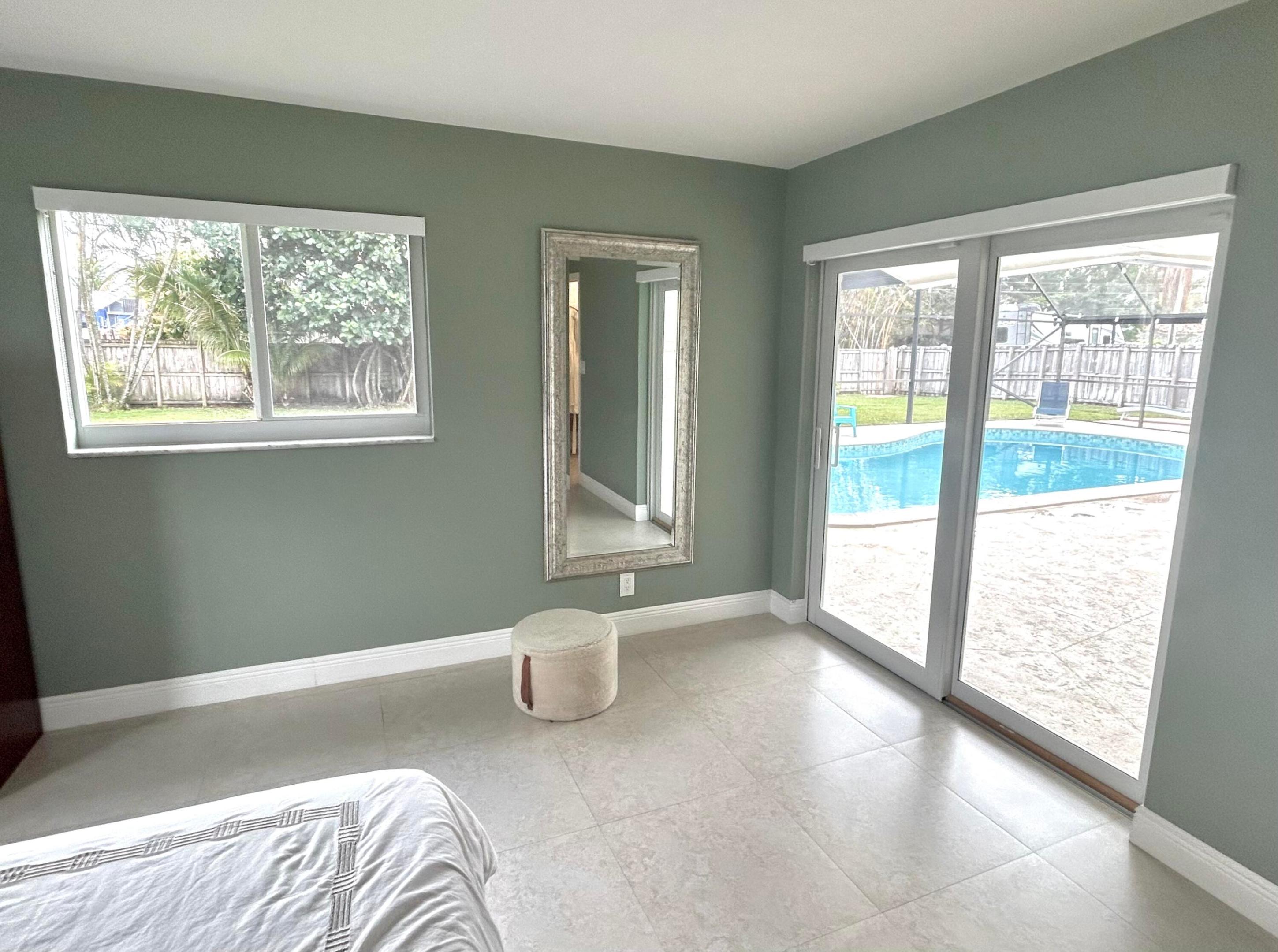 HOLLYWOOD HILLS - Residential