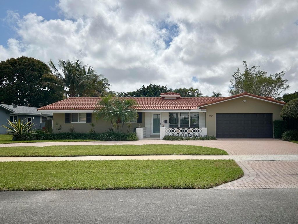 Photo of 4704 Fillmore Street, Hollywood, FL 33021 (MLS # B26001573)
