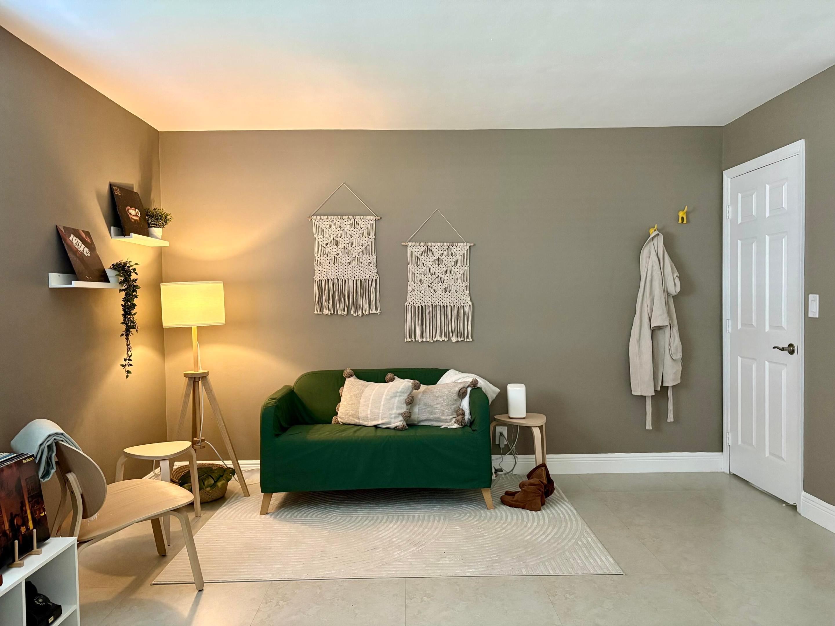 HOLLYWOOD HILLS - Residential