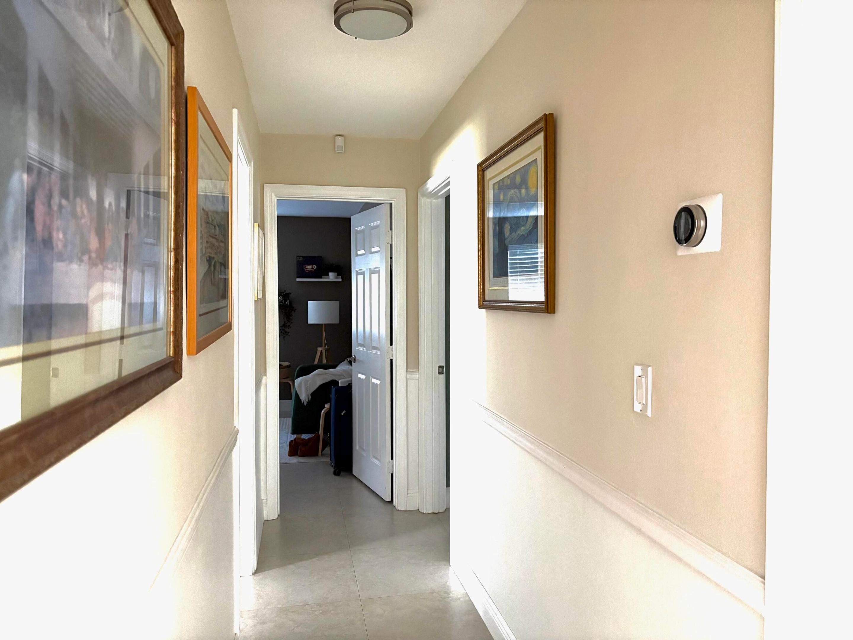 HOLLYWOOD HILLS - Residential