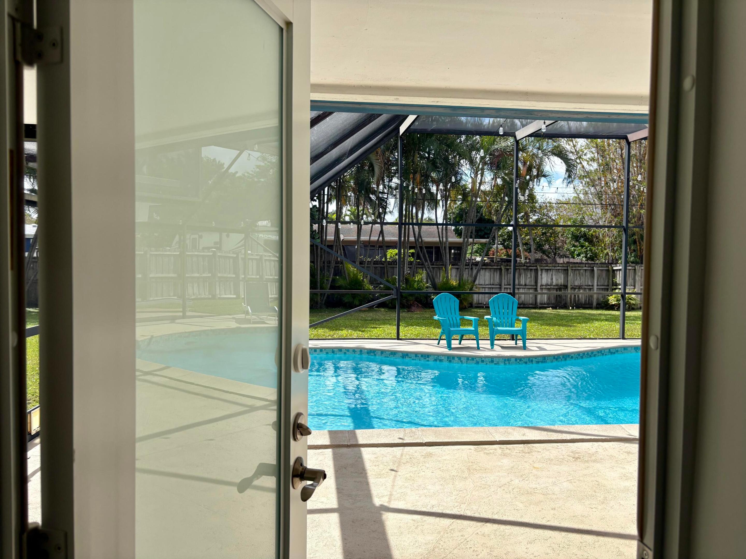 HOLLYWOOD HILLS - Residential