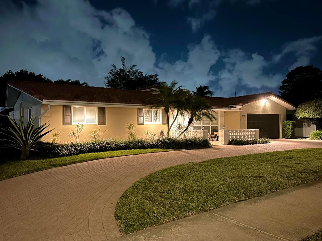 Photo of 4704 Fillmore Street, Hollywood, FL 33021 (MLS # B26001573)