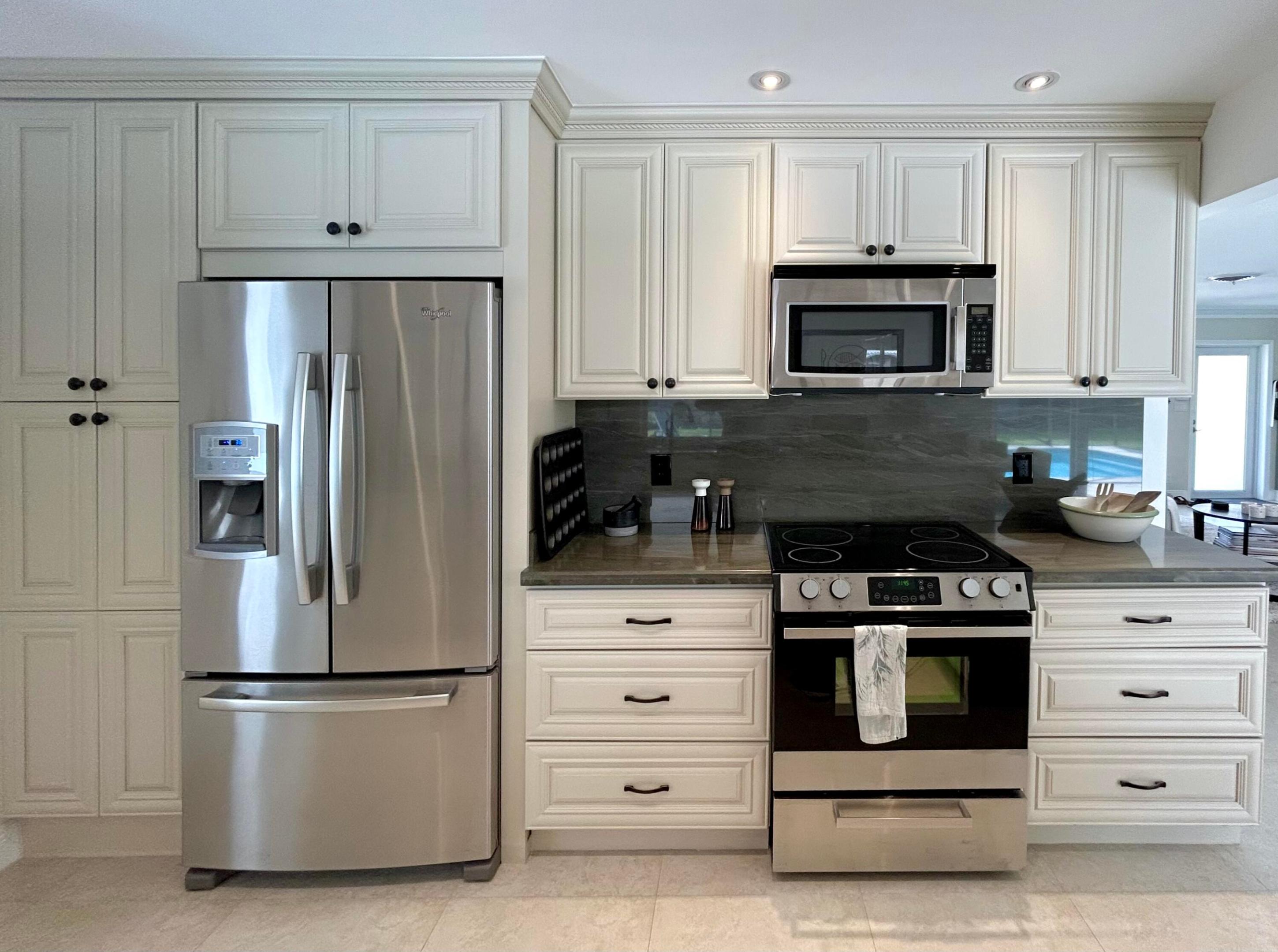 HOLLYWOOD HILLS - Residential