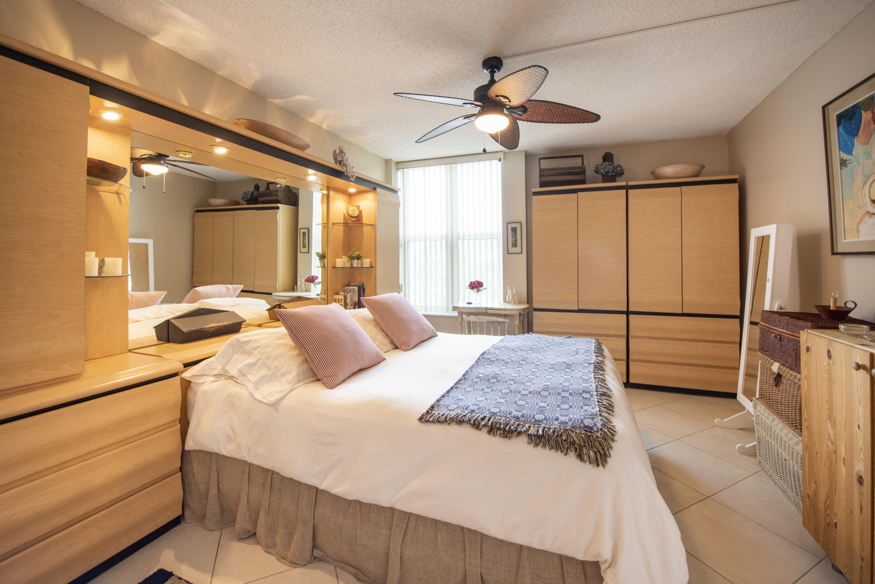 DELPHI TOWERS CONDO - Residential