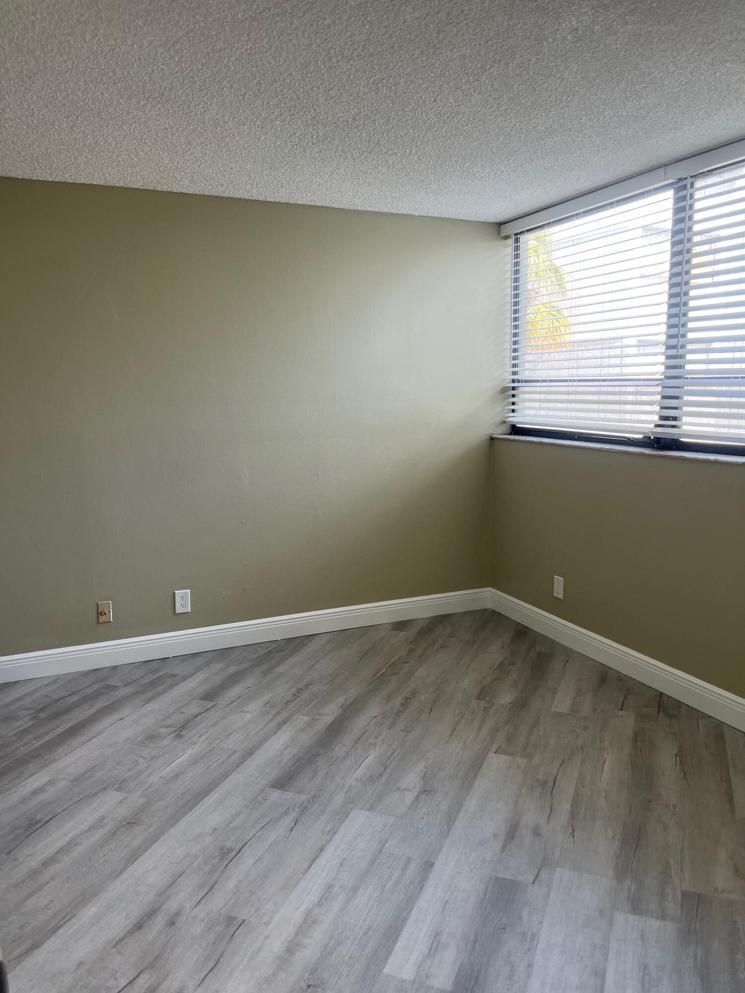 PRESIDENTIAL GOLFVIEW CONDO - Residential