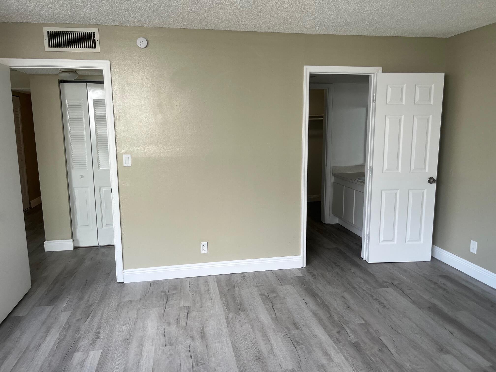 PRESIDENTIAL GOLFVIEW CONDO - Residential