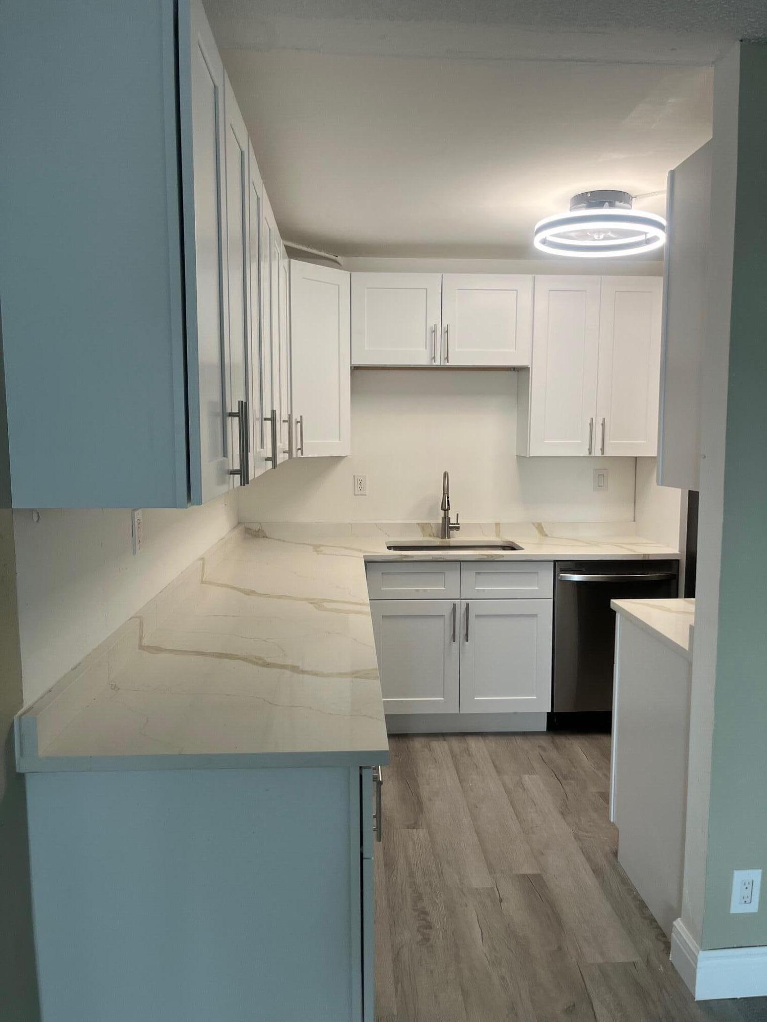 PRESIDENTIAL GOLFVIEW CONDO - Residential