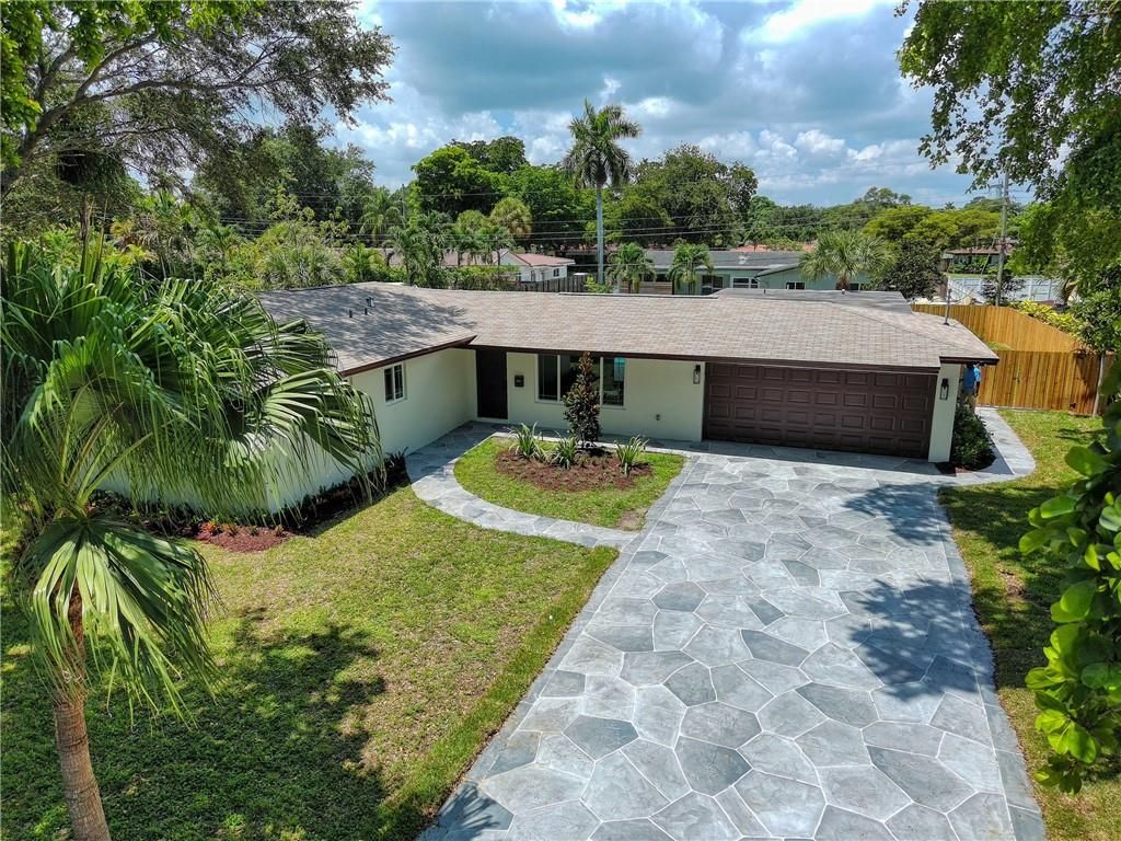 Photo of 885 Petunia Dr Dr, Plantation, FL 33317 (MLS # F10345238)