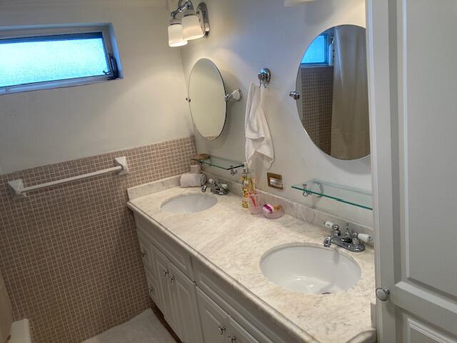 Palm Royal Apts - Residential