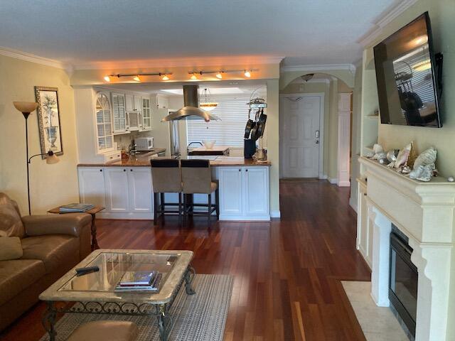 Palm Royal Apts - Residential